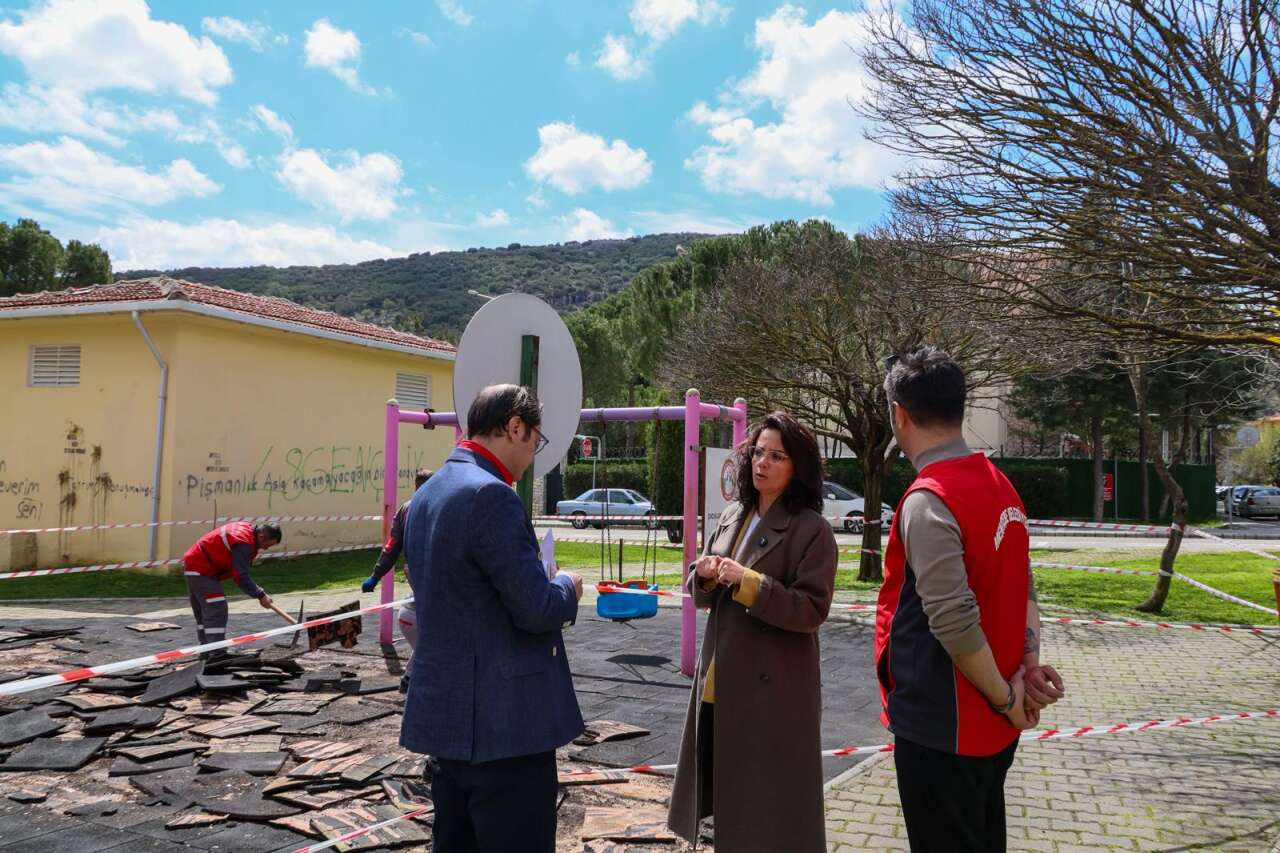 Vatandaşlar Şikayet Etti: Menteşe'de Çocuk Parkları Baştan Aşağı Yeniliyor 5